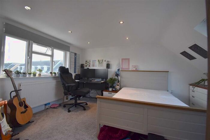 6 Bedroom End Of Terrace House To Rent In Austin Waye, Cowley, Uxbridge, UB8