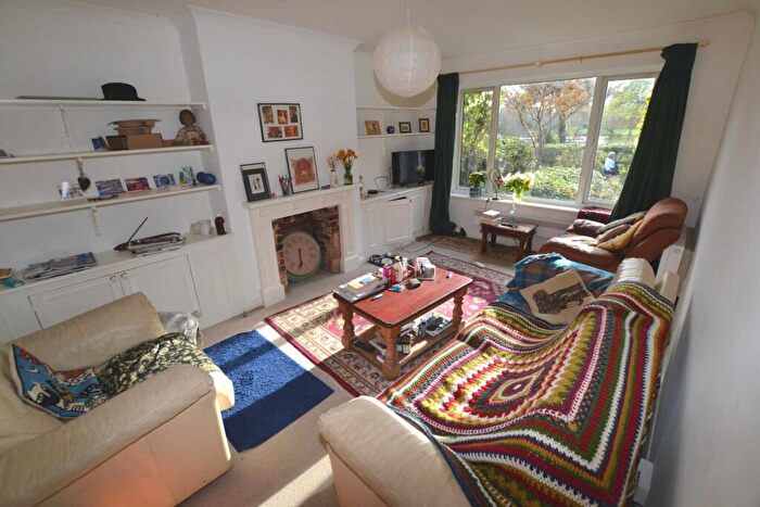 2 Bedroom Maisonette For Sale In Mill Green, Caversham, RG4