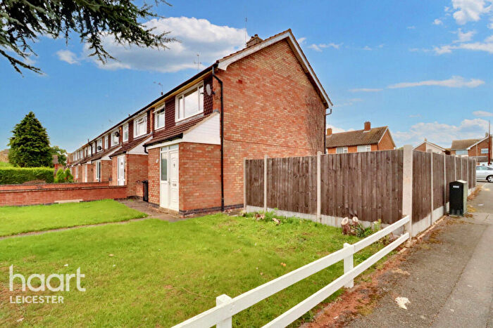 3 Bedroom Semi Detached House For Sale In Borrowdale Way, Leicester, LE5
