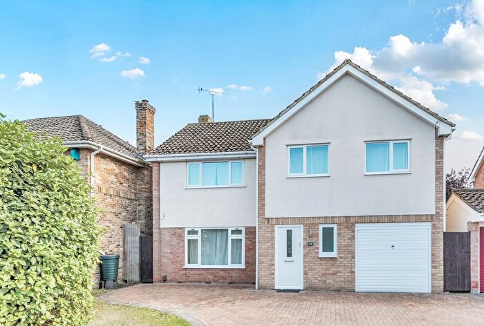 4 Bedroom Detached House For Sale In Amberley Drive, Twyford, Reading, Berkshire, RG10