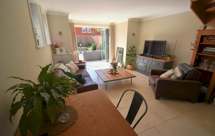 2 Bedroom Semi-Detached House To Rent In Hamilton Road, Earley, Reading, RG1