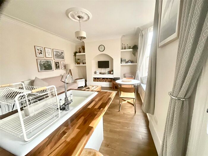 1 Bedroom Flat To Rent In North Marine Road, Scarborough, YO12