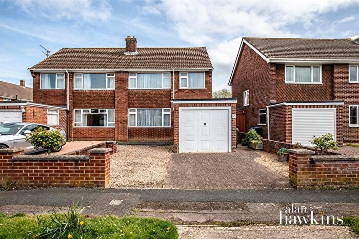 3 Bedroom Semi-Detached House For Sale In Eastwood Avenue, Royal Wootton Bassett, SN4