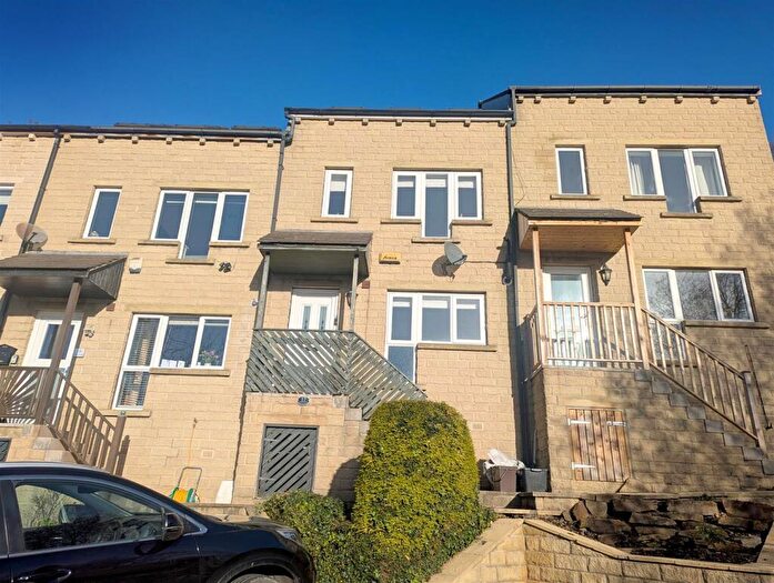 3 Bedroom Terraced House For Sale In Wakefield Road, Sowerby Bridge, HX6