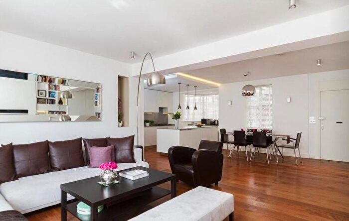 3 Bedroom Flat To Rent In Clarewood Court, Crawford Street, Marylebone, W1H