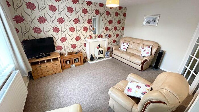 2 Bedroom Semi-Detached Bungalow For Sale In Woburn Avenue, Lincoln, LN1