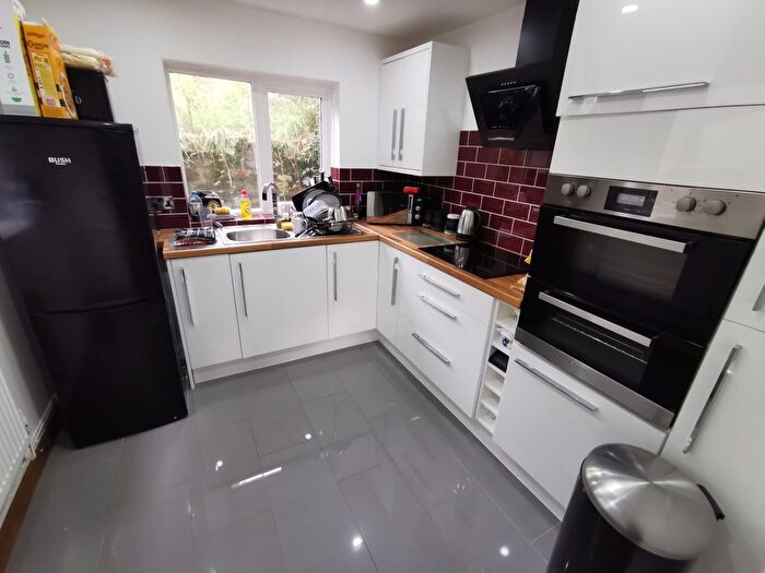 3 Bedroom Terraced House To Rent In Middle Road, Swansea, SA5