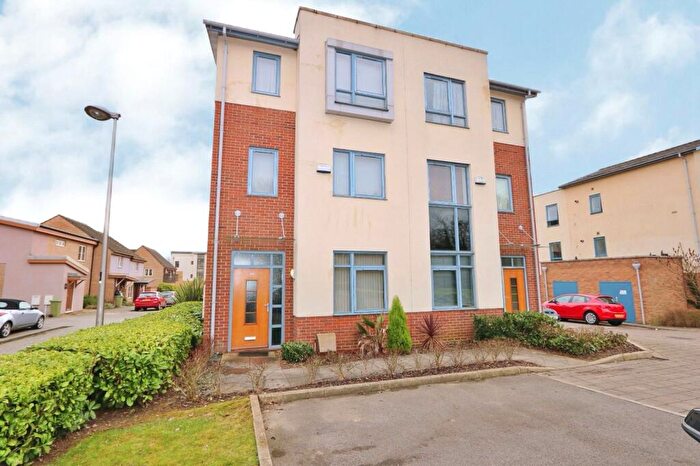 3 Bedroom Semi Detached House For Sale In Heywood Gate, Ashland, Milton Keynes, MK6