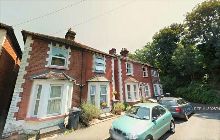 3 Bedroom Semi-Detached House To Rent In Chestnut Road, Guildford, GU1