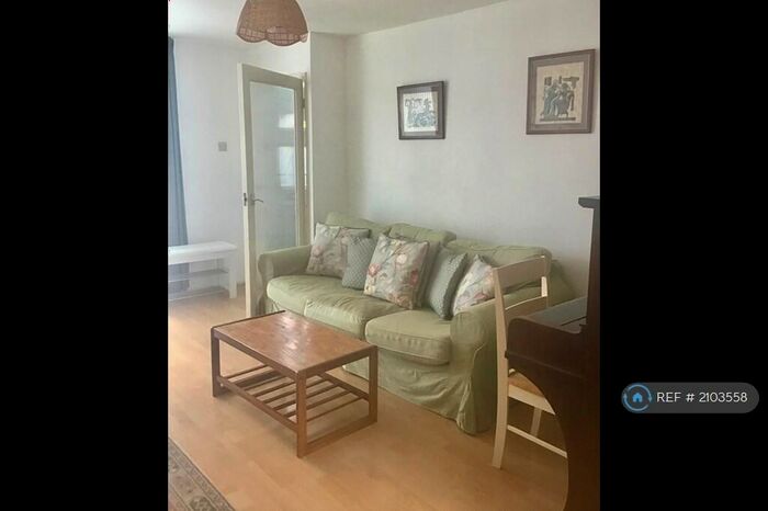 3 Bedroom Semi-Detached House To Rent In Acrefield Drive, Cambrige, CB4