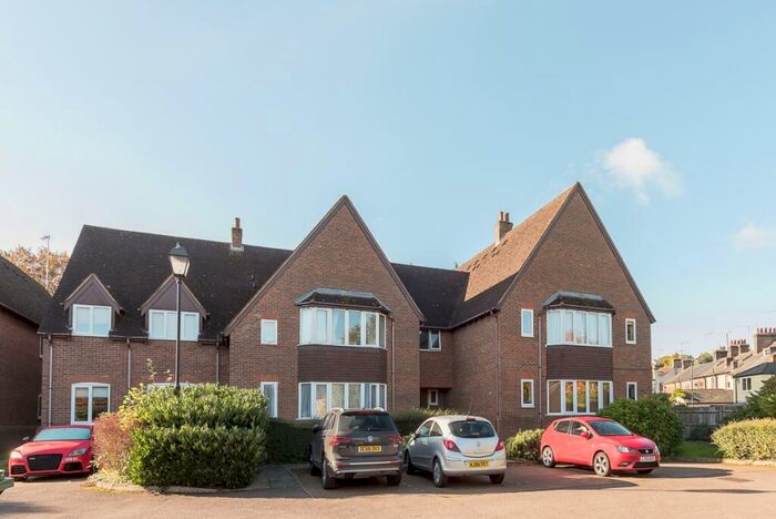 2 Bedroom Apartment To Rent In Grove Road Harpenden, AL5