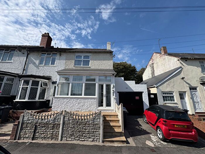 4 Bedroom End Of Terrace House For Sale In Westbury Road, Birmingham, West Midlands, B17