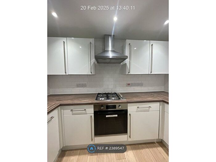 2 Bedroom Flat To Rent In Fountain Mill, Bristol, BS5