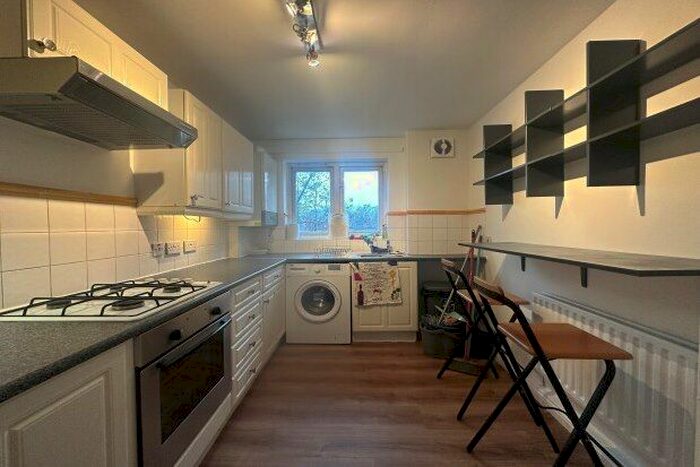 2 Bedroom Flat To Rent In Buxhall Crescent, London, E9