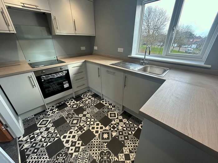 2 Bedroom Flat To Rent In St. Andrews Gardens, Colchester, CO4