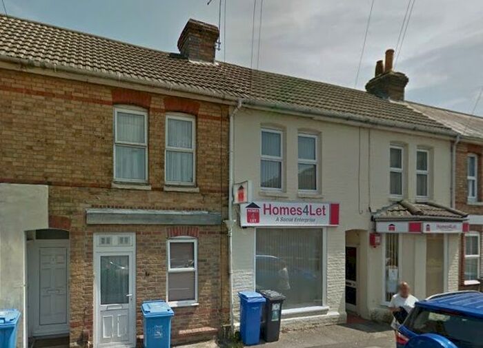 2 Bedroom Flat To Rent In Mansfield Road, Poole, BH14