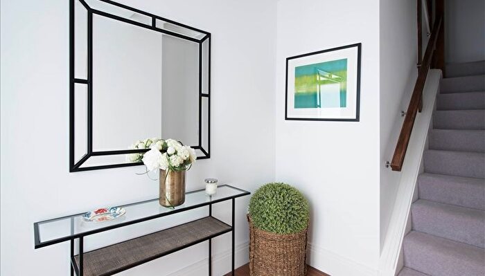 3 Bedroom Flat To Rent In Rainville Road, London, W6