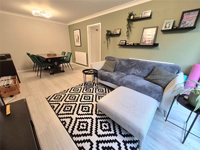 2 Bedroom Apartment For Sale In Dean Park Road, Bournemouth, Dorset, BH1