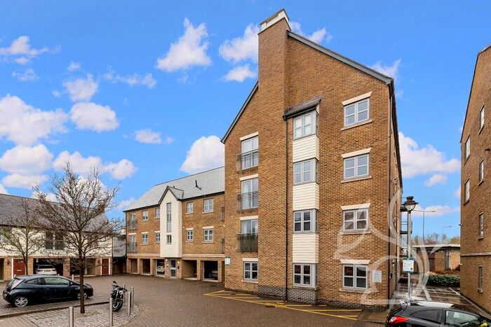 2 Bedroom Flat To Rent In Sheepen Place, Colchester, CO3