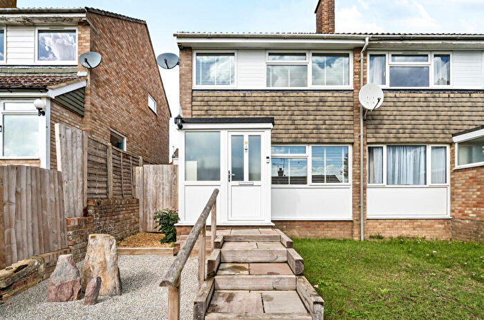 3 Bedroom End Of Terrace House For Sale In Croft Gardens, Alton, Hampshire, GU34