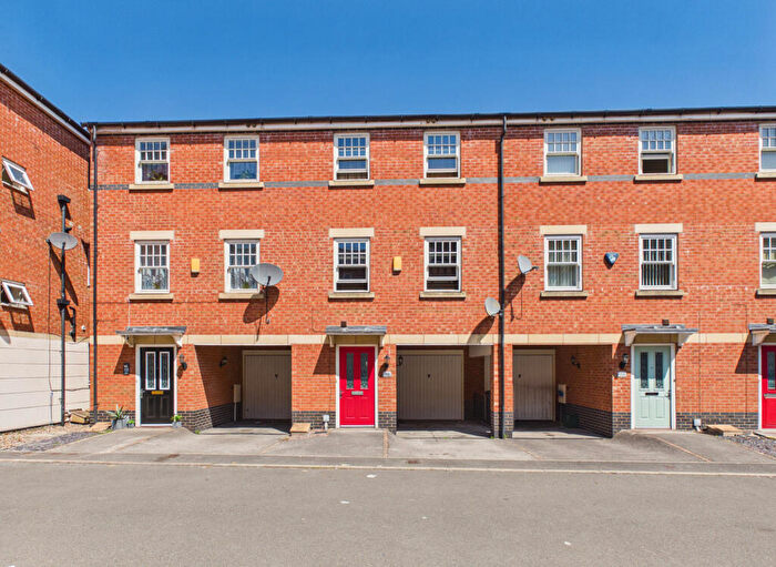 3 Bedroom Town House For Sale In Auriga Court, Chester Green, DE1
