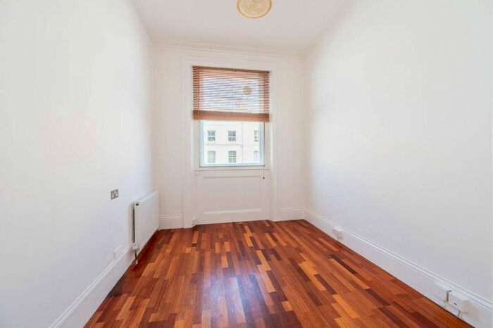 2 Bedroom Flat To Rent In Arundel Gardens, Notting Hill, London, W11