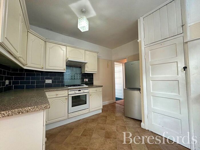 3 Bedroom Bungalow For Sale In Alma Avenue, Hornchurch, RM12