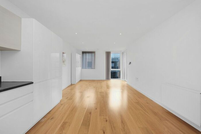 1 Bedroom Flat To Rent In Holman Drive, Southall, UB2