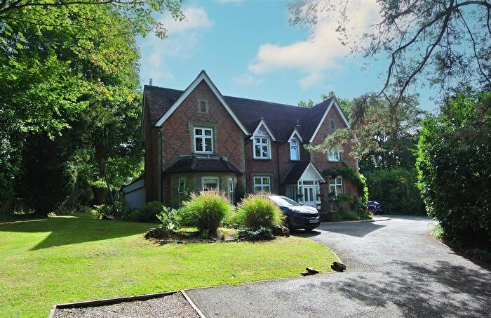 1 Bedroom Flat For Sale In Jackmans Lane, Woking, GU21