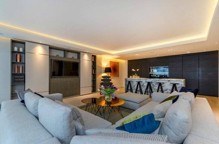 3 Bedroom Flat To Rent In Park Street, Chelsea Creek, London, SW6