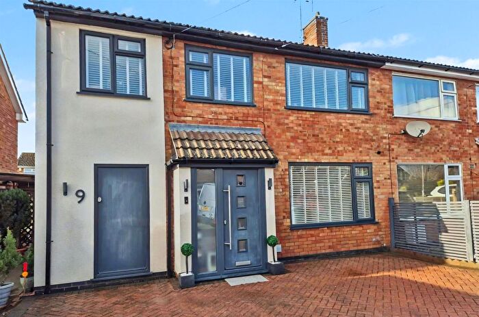 4 Bedroom Semi Detached House For Sale In Rockingham Road, Stamford, PE9