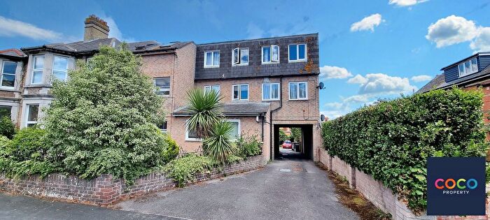 2 Bedroom Flat To Rent In Glendinning Avenue, Weymouth, Dorset, DT4