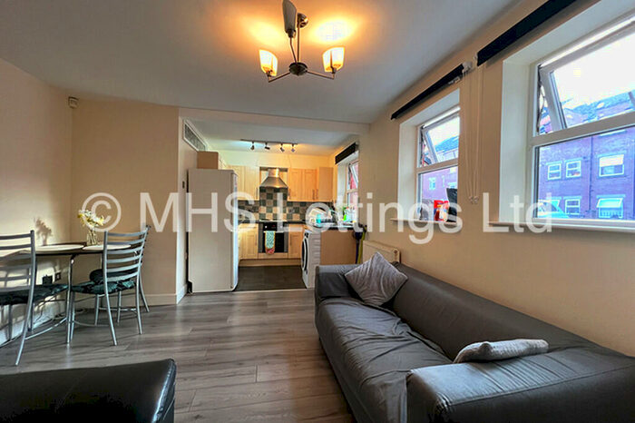 3 Bedroom Apartment To Rent In Flat, Welton Road, Leeds, LS6