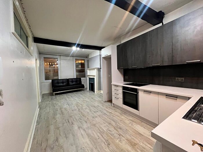 2 Bedroom Flat To Rent In Catherine Street, Salisbury, SP1