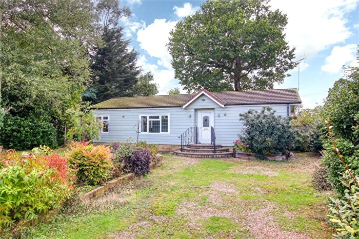3 Bedroom Park Home For Sale In Wellingtonias, Warfield Park, Bracknell, Berkshire, RG42