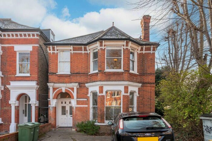 3 Bedroom Flat For Sale In Palace Road, Streatham Hill, London, SW2