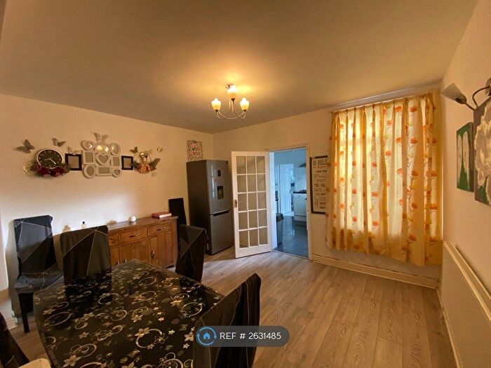 4 Bedroom Terraced House To Rent In Chapel Road, Hounslow, TW3