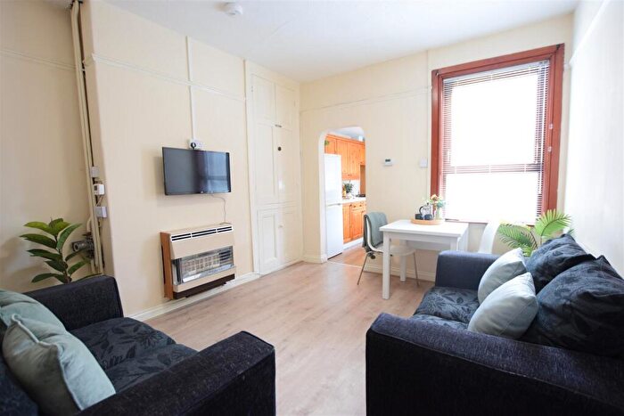 3 Bedroom Terraced House To Rent In Rudgard Lane - Student House - /, LN1