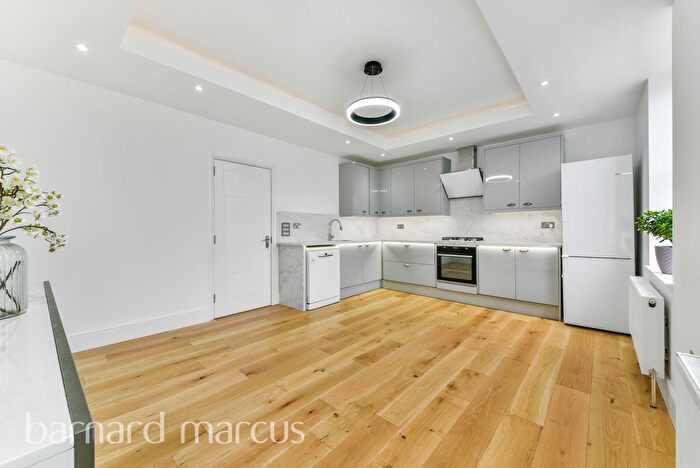 2 Bedroom Flat To Rent In Garratt Lane, London, SW18