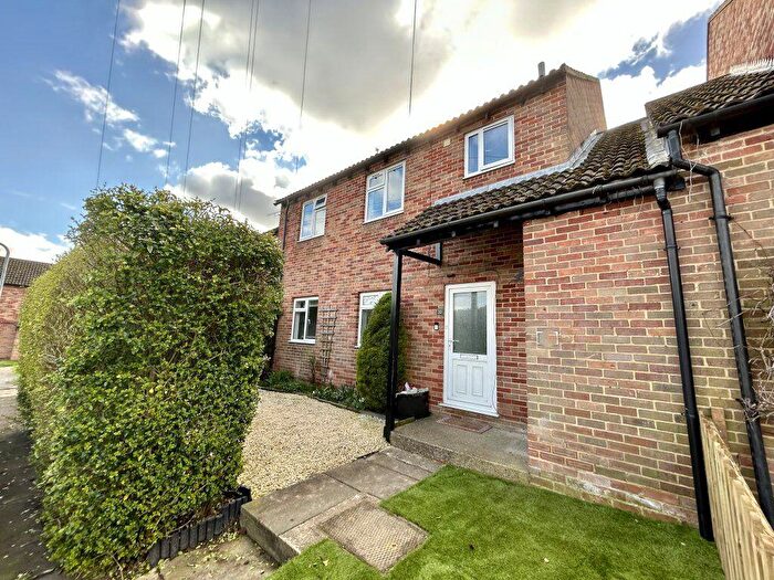 2 Bedroom Maisonette To Rent In James Close, SL7
