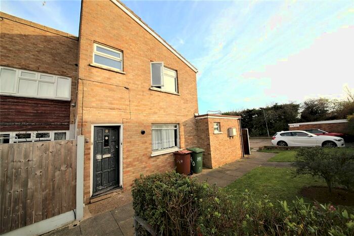 1 Bedroom Flat To Rent In Parkmill Close, Corringham, Stanford-Le-Hope, Essex SS17