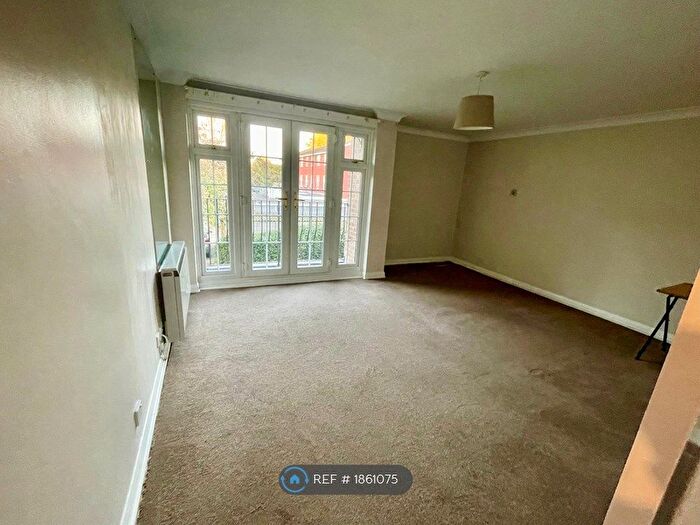 3 Bedroom Flat To Rent In Waters Drive, Staines-Upon-Thames, TW18
