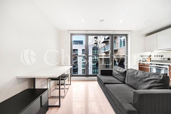 Flat To Rent In Baltimore Wharf, Canary Wharf, London, E14