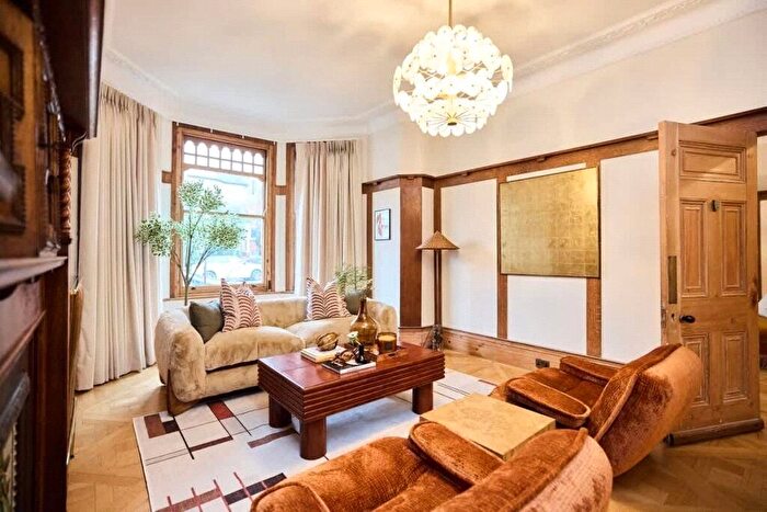 4 Bedroom Detached House To Rent In Rosebery Road, London, N10