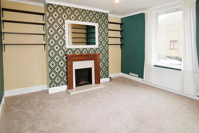 2 Bedroom End Of Terrace House To Rent In Cobden Street, Clayton, BD14