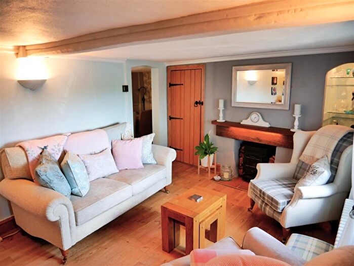 2 Bedroom Cottage For Sale In New Road, Studley, SN11
