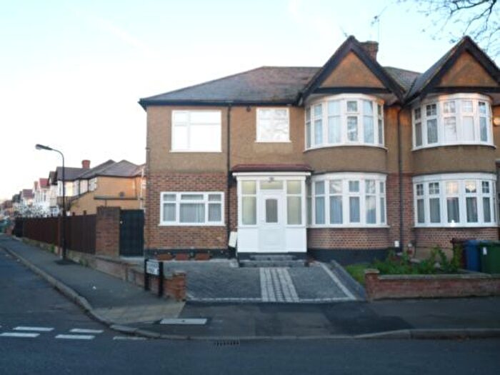 1 Bedroom Flat To Rent In Becmead Avenue, Kenton, HA3