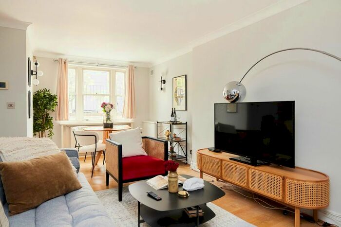1 Bedroom Flat To Rent In Upper Richmond Road, London, SW15