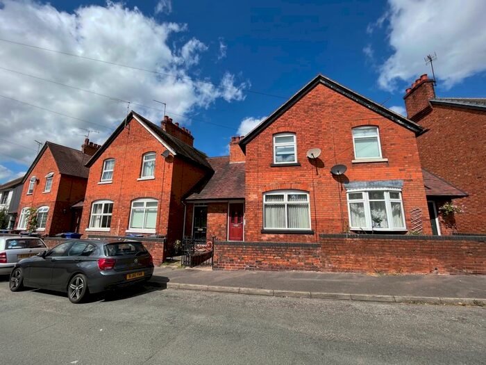 2 Bedroom House To Rent In New Street, Uttoxeter, ST14