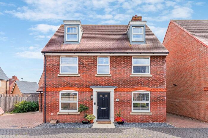 5 Bedroom Detached House For Sale In Aspen Gardens, Stotfold, Hitchin, SG5